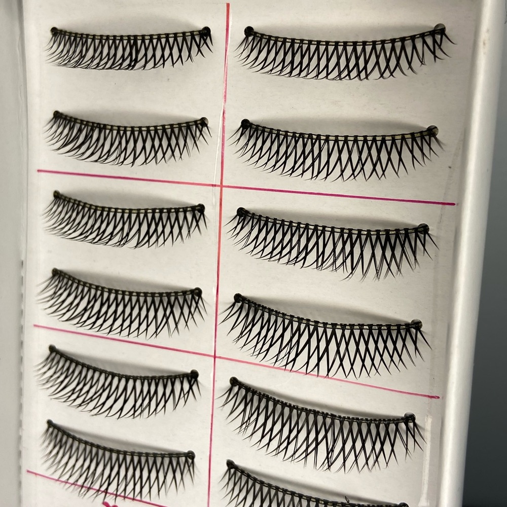 Add onto bundle (no charge)- 10 pack false lashes